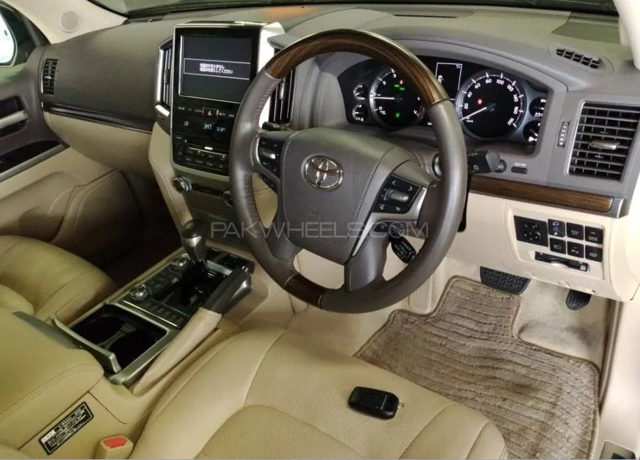 Toyota Land Cruiser 2020 for Sale in Lahore Toyota Land Cruiser 2020 for Sale in Lahore Image-4