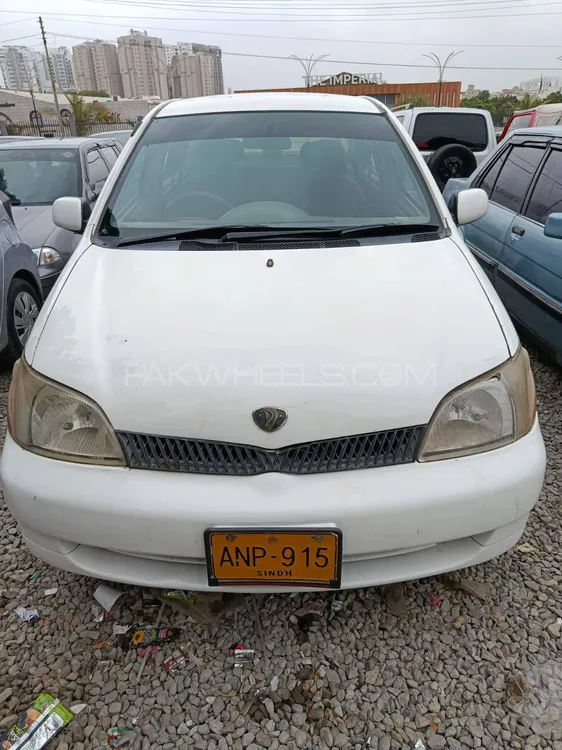 Toyota Platz 2002 for Sale in Karachi Image-1