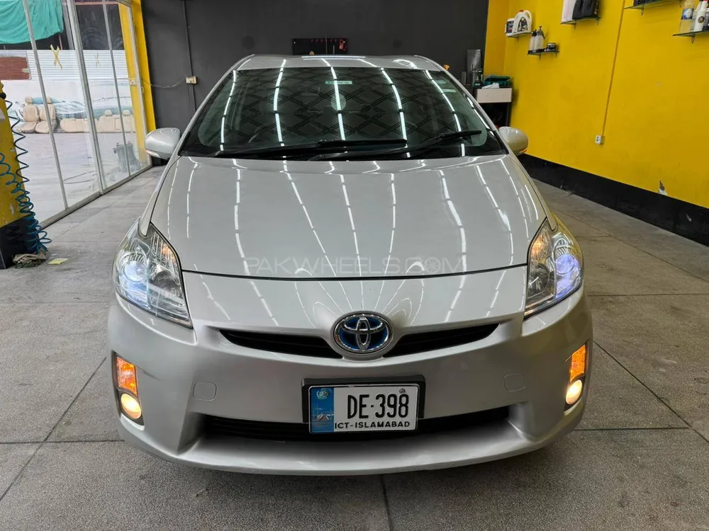 Toyota Prius 2011 for Sale in Islamabad Image-1