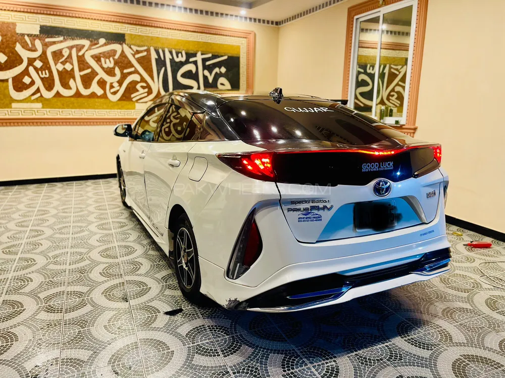 Toyota Prius 2017 for Sale in Lahore Image-1