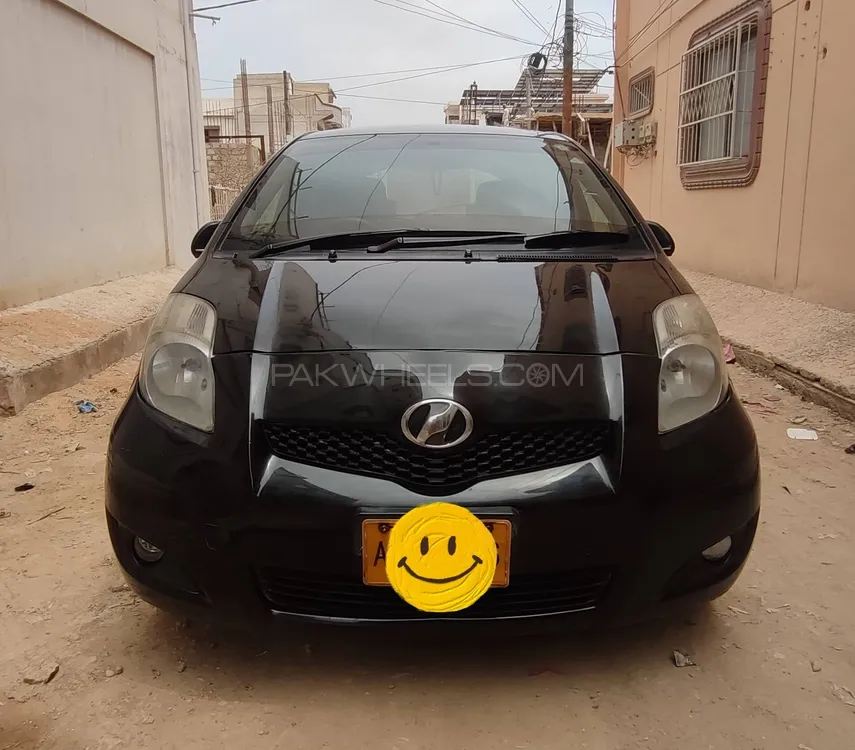 Toyota Vitz 2010 for Sale in Karachi Image-1