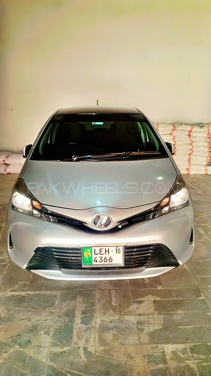 Toyota Vitz 2014 for Sale in Narowal Image-1