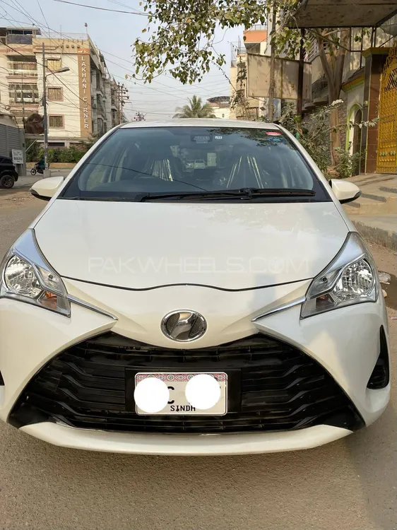 Toyota Vitz 2017 for Sale in Karachi Image-1