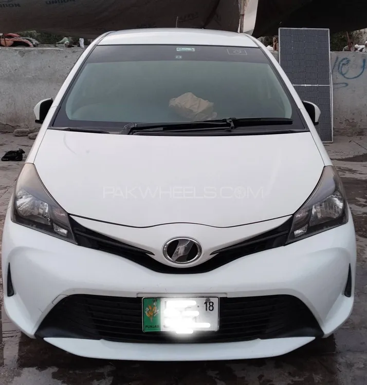 Toyota Vitz 2014 for Sale in Peshawar Image-1
