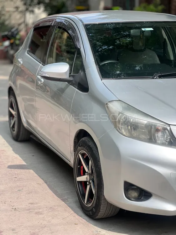 Toyota Vitz 2012 for Sale in Lahore Image-1