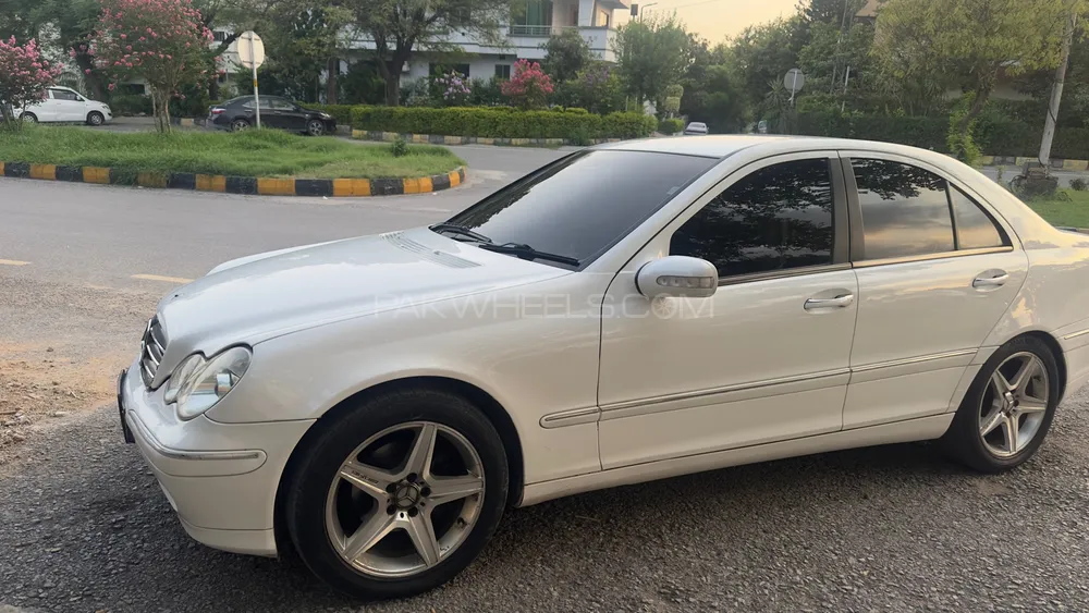 Mercedes Benz C Class 2005 for Sale in Islamabad Image-1