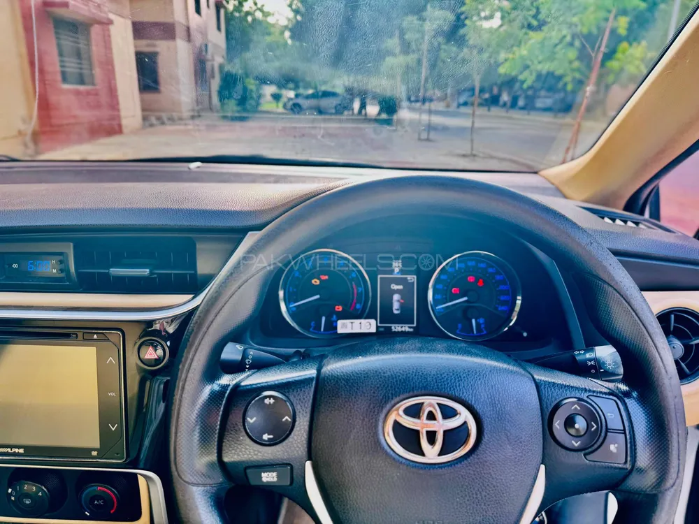 Toyota Corolla 2018 for Sale in Karachi Image-1
