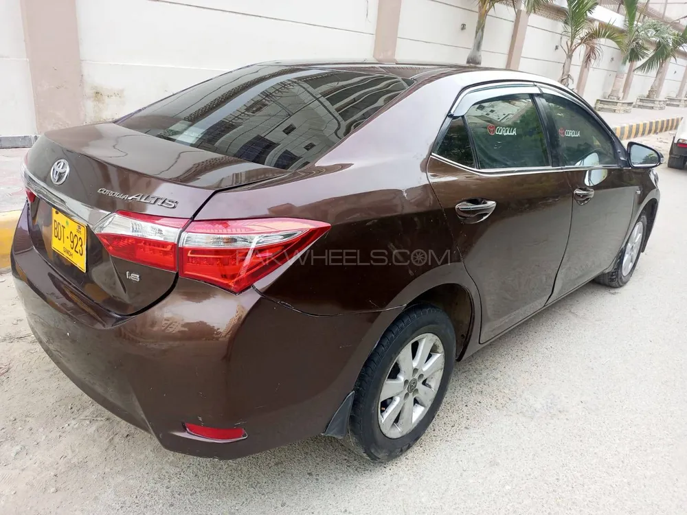 Toyota Corolla 2015 for Sale in Karachi Image-1