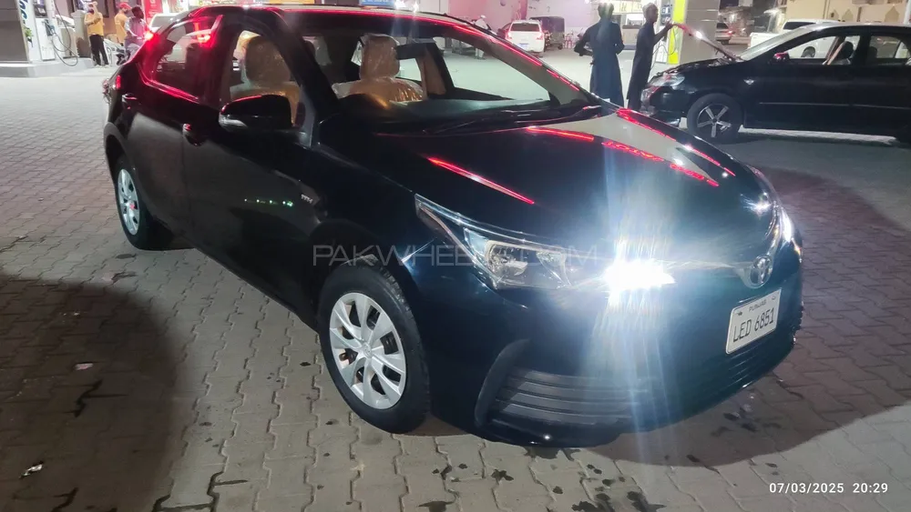 Toyota Corolla 2015 for Sale in Peshawar Image-1