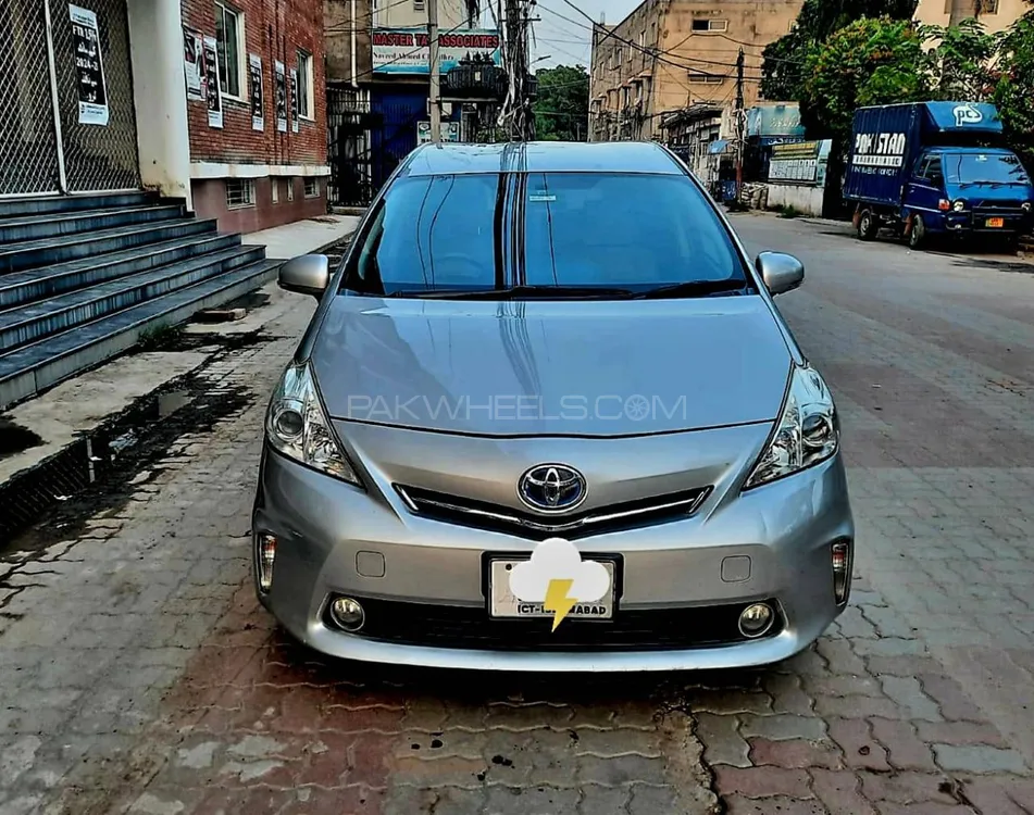 Toyota Prius Alpha 2014 for Sale in Sialkot Image-1