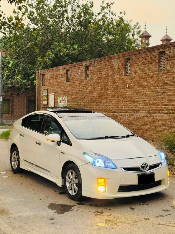Toyota Prius 2010 for Sale in Faisalabad Image-1