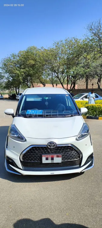 Toyota Sienta 2016 for Sale in Karachi Image-1