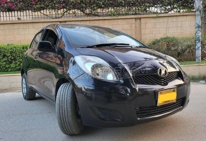 Toyota Vitz 2010 for Sale in Karachi Image-1