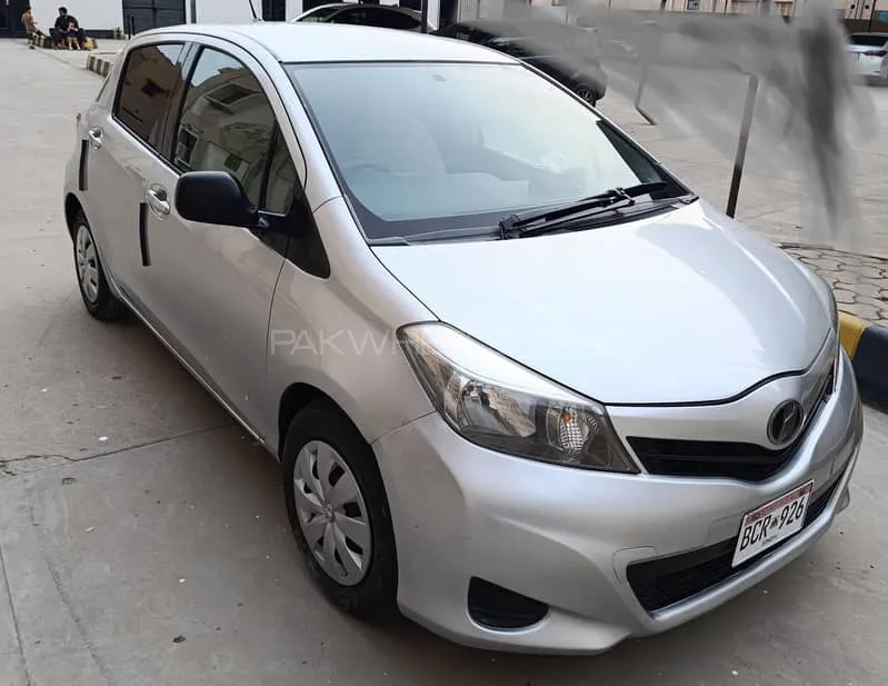 Toyota Vitz 2011 for Sale in Karachi Image-1