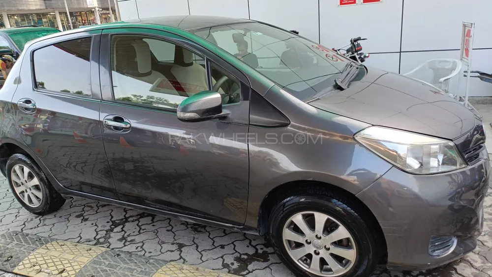 Toyota Vitz 2013 for Sale in Rawalpindi Image-1