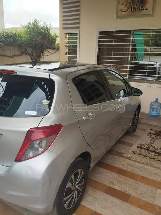Toyota Vitz 2013 for Sale in Karachi Image-1