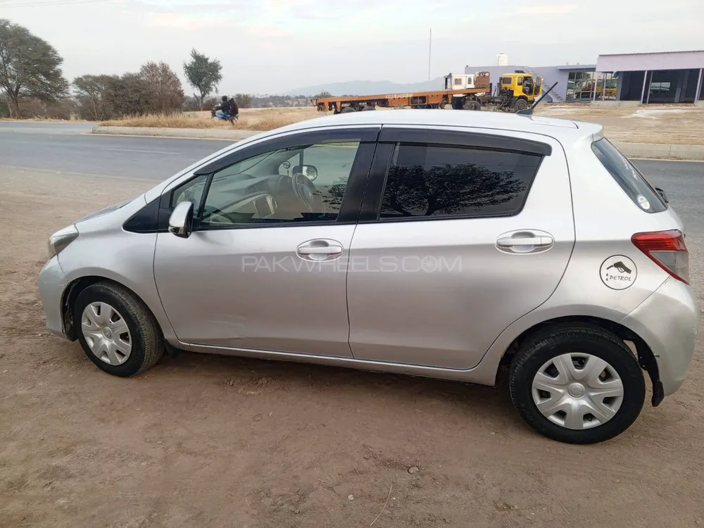 Toyota Vitz 2014 for Sale in Chakwal Image-1