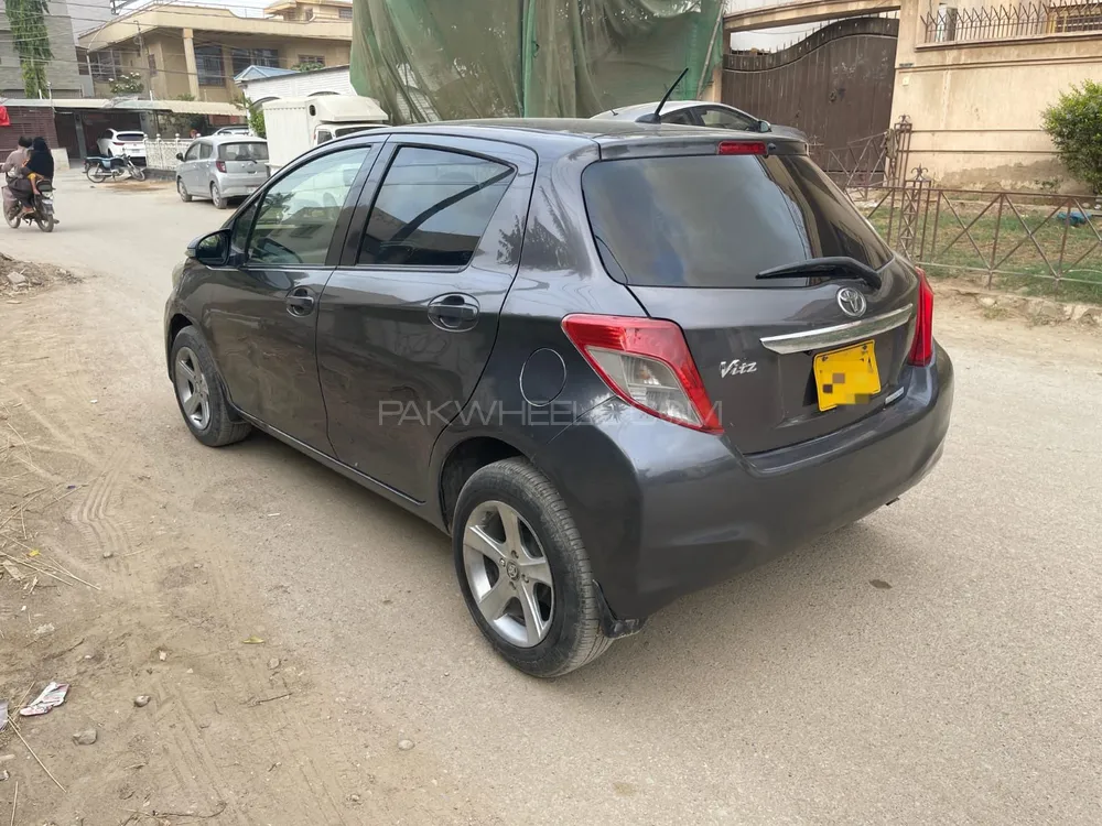Toyota Vitz 2011 for Sale in Karachi Image-1