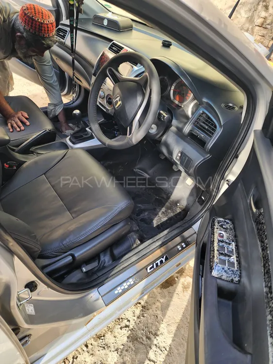 Honda City 2011 for Sale in Peshawar Image-1