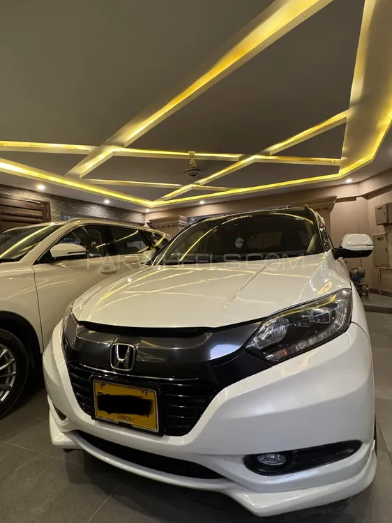 Honda Vezel 2015 for Sale in Karachi Image-1