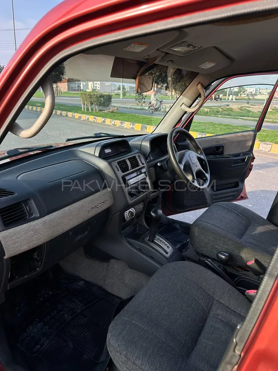 Mitsubishi Pajero 2000 for Sale in Lahore Mitsubishi Pajero 2000 for Sale in Lahore Image-7