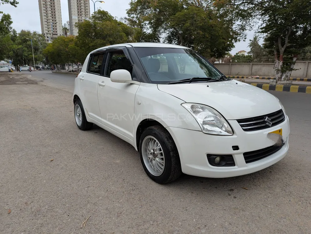 Suzuki Swift 2015 for Sale in Karachi Image-1