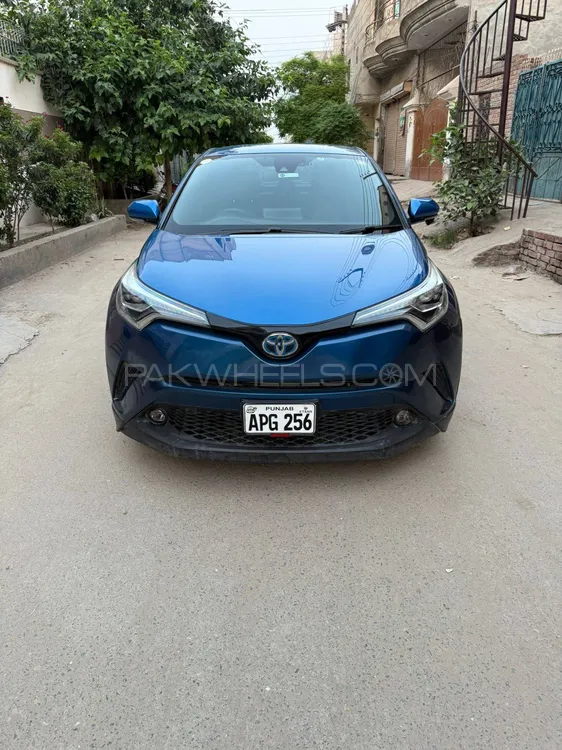 Toyota C-HR 2017 for Sale in Sahiwal Image-1