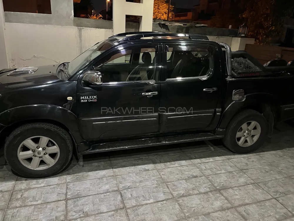 Toyota Hilux 2009 for Sale in Islamabad Image-1