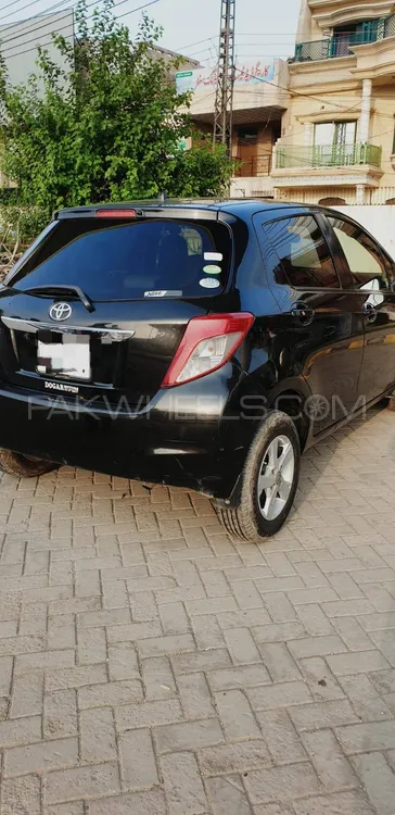 Toyota Vitz 2013 for Sale in Lahore Image-1