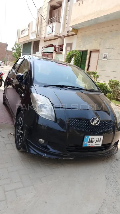 Toyota Vitz 2005 for Sale in Chichawatni Image-1