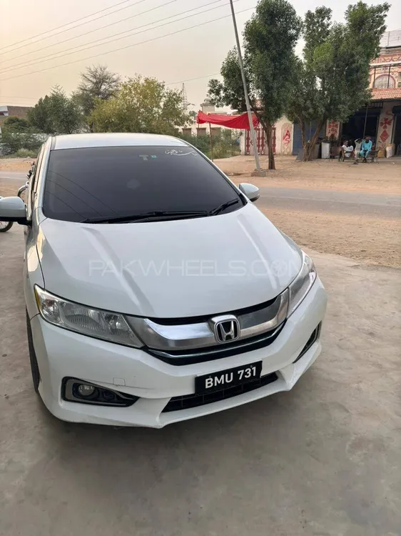 Honda Grace Hybrid 2015 for Sale in Karachi Image-1