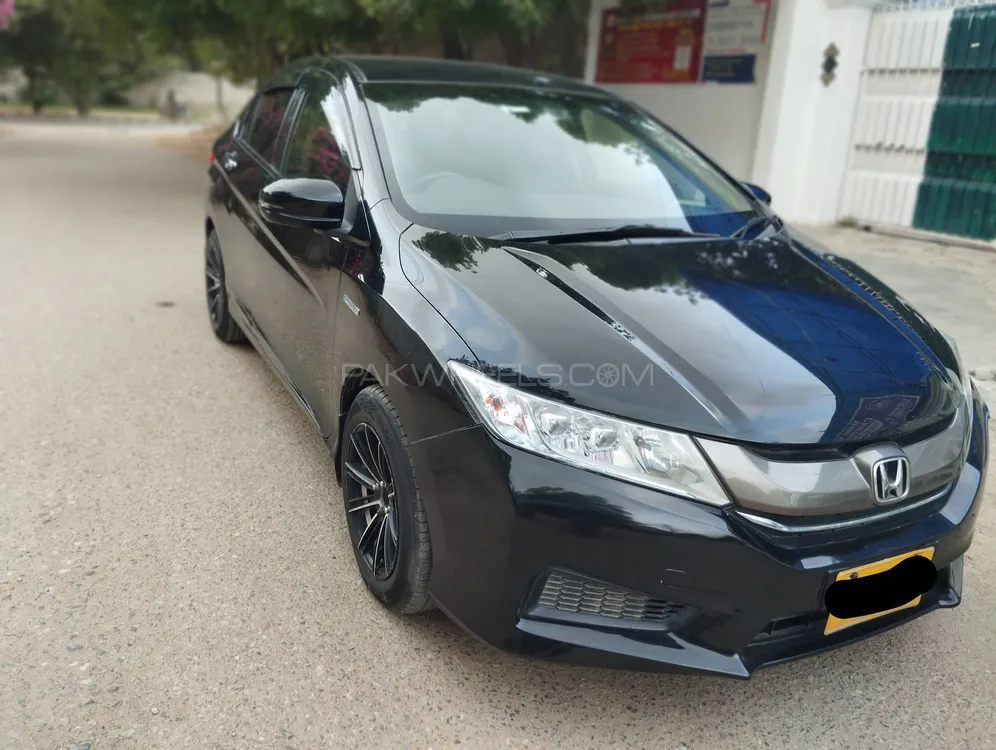 Honda Grace Hybrid 2015 for Sale in Karachi Image-1