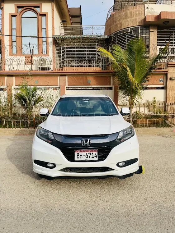 Honda Vezel 2015 for Sale in Karachi Image-1