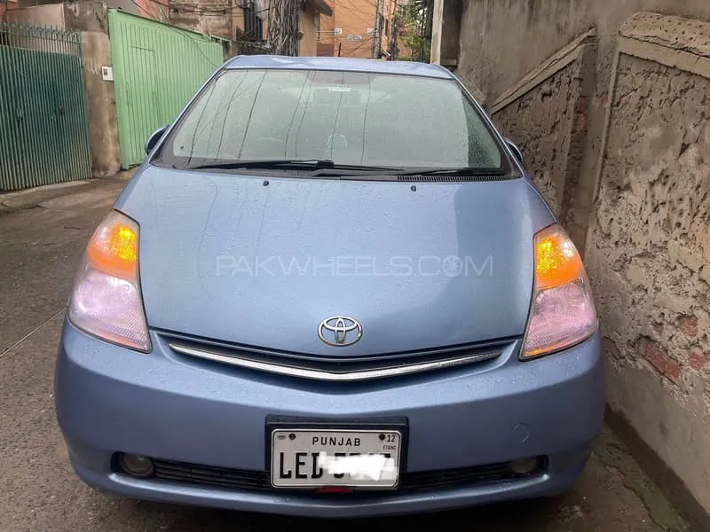 Toyota Prius 2006 for Sale in Lahore Image-1