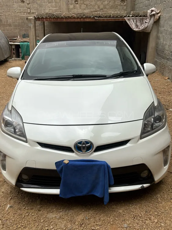 Toyota Prius 2012 for Sale in Karachi Image-1
