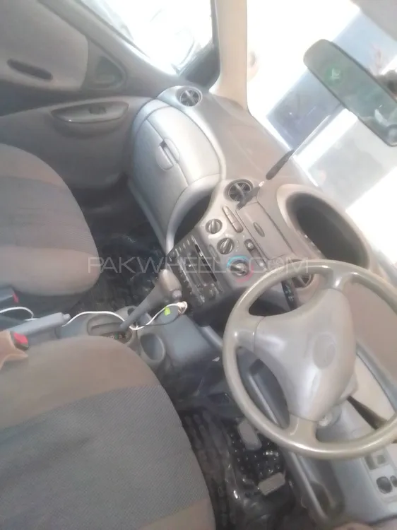 Toyota Vitz 2000 for Sale in Islamabad Image-1
