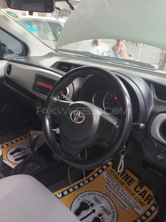 Toyota Vitz 2013 for Sale in Peshawar Image-1