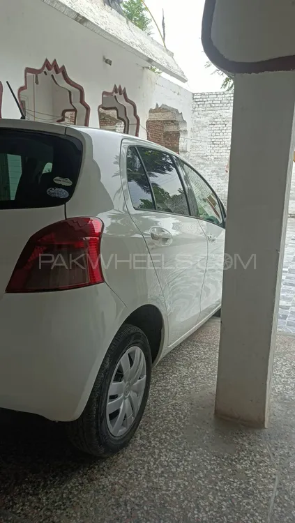 Toyota Vitz 2005 for Sale in Nowshera Image-1