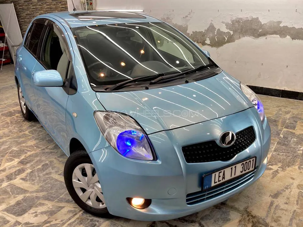 Toyota Vitz 2005 for Sale in Peshawar Image-1