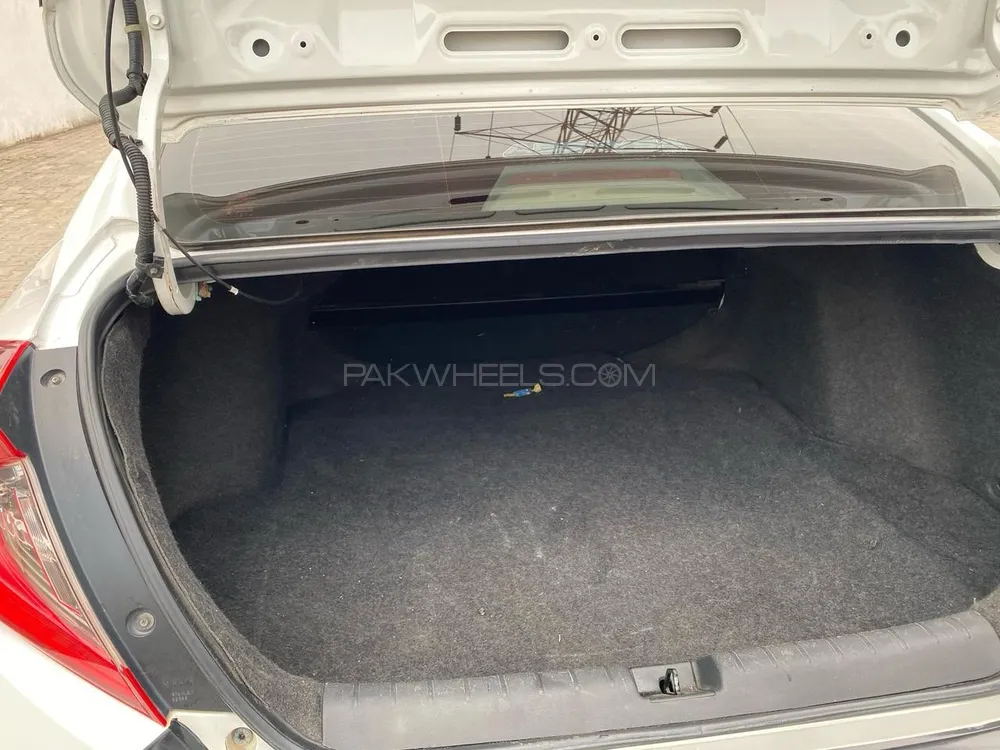 Honda Civic 2018 for Sale in Phalia Image-1