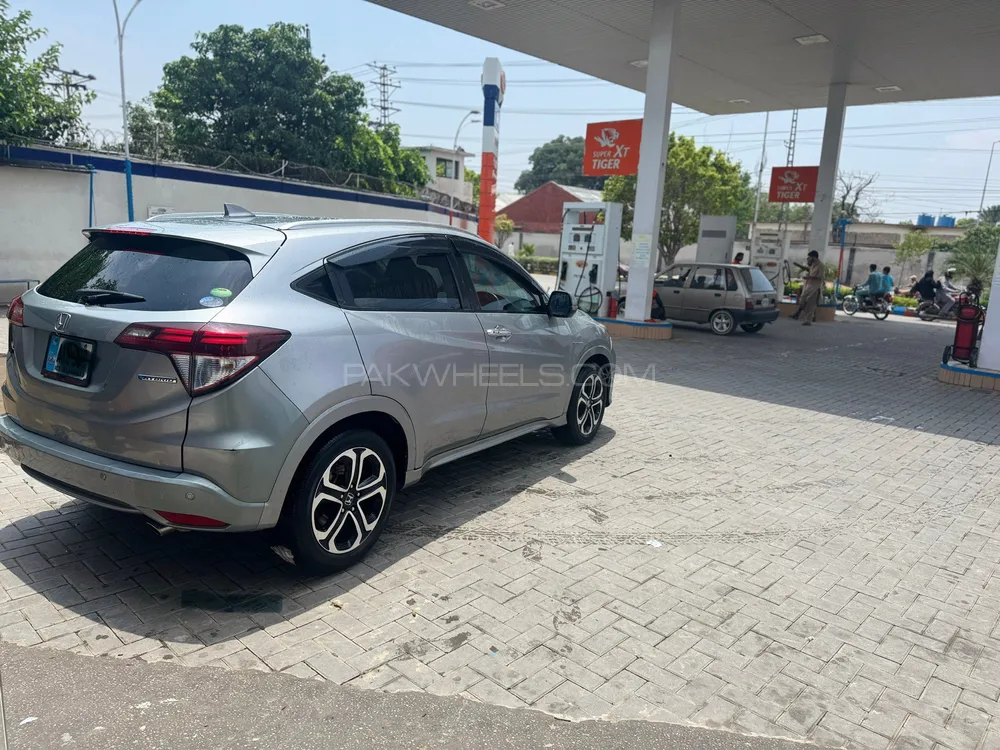 Honda Vezel 2015 for Sale in Rawalpindi Image-1