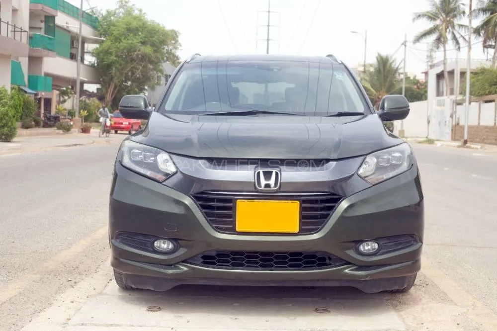 Honda Vezel 2015 for Sale in Karachi Image-1