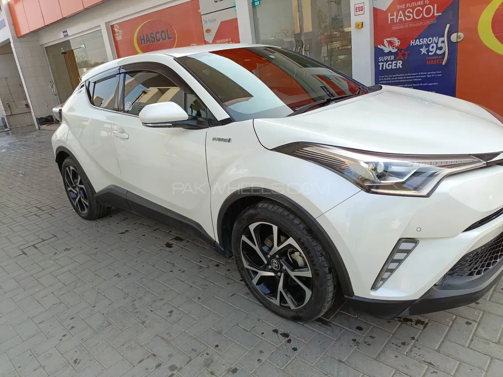 Toyota C-HR 2017 for Sale in Islamabad Image-1