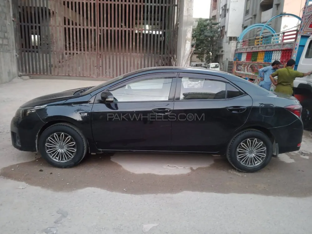 Toyota Corolla 2015 for Sale in Karachi Image-1