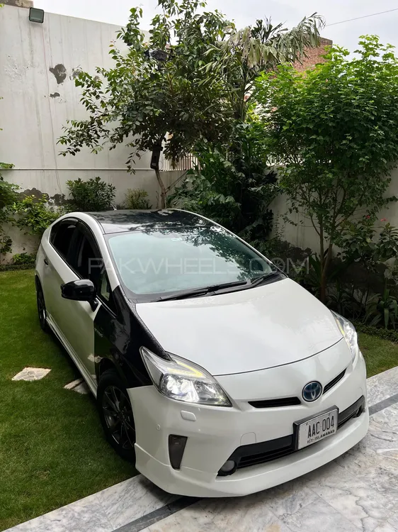 Toyota Prius 2013 for Sale in Faisalabad Image-1
