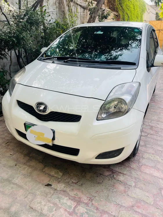Toyota Vitz 2009 for Sale in Peshawar Image-1