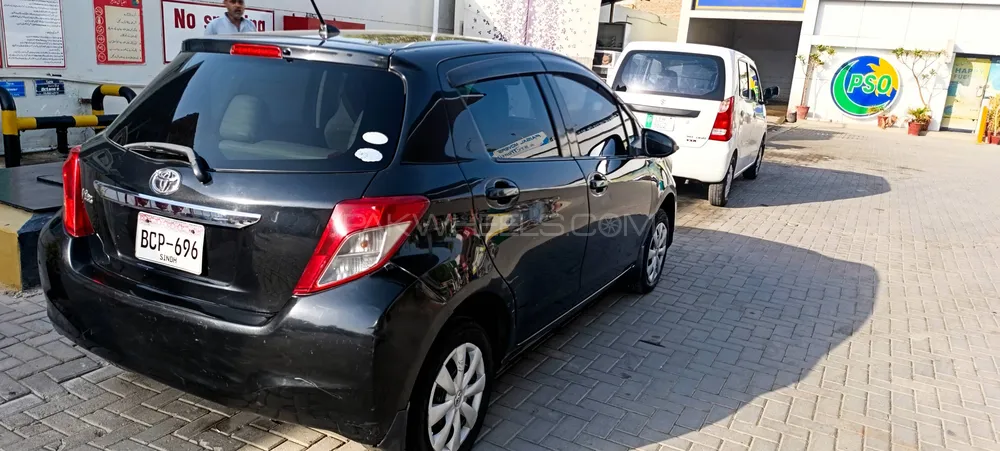 Toyota Vitz 2011 for Sale in Karachi Image-1