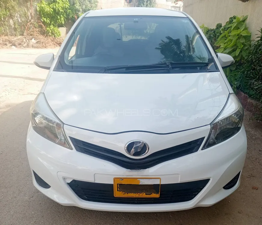 Toyota Vitz 2012 for Sale in Karachi Image-1