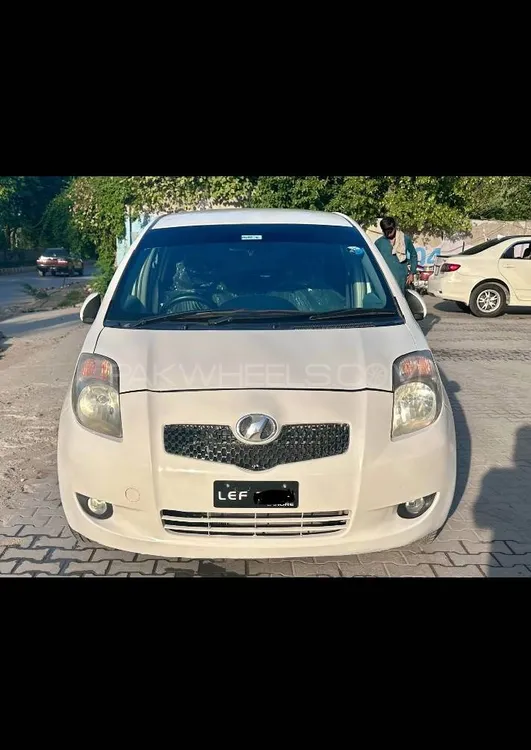 Toyota Vitz 2005 for Sale in Mardan Image-1