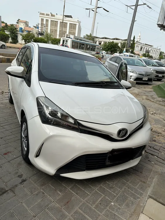 Toyota Vitz 2015 for Sale in Karachi Image-1